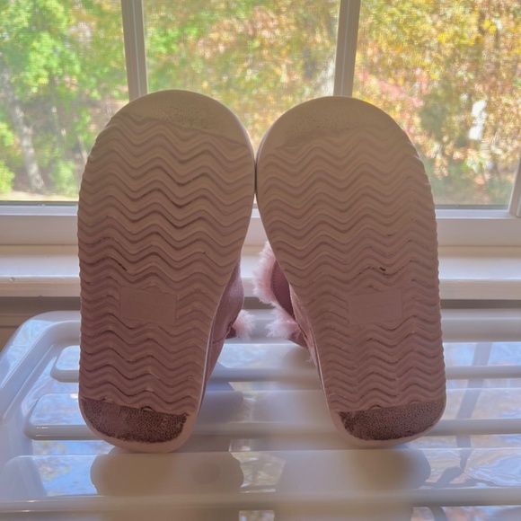 Dearfoams Kids' Fireside Bunbury Genuine Shearling Boot in Dusty Pink - Picture 5 of 6